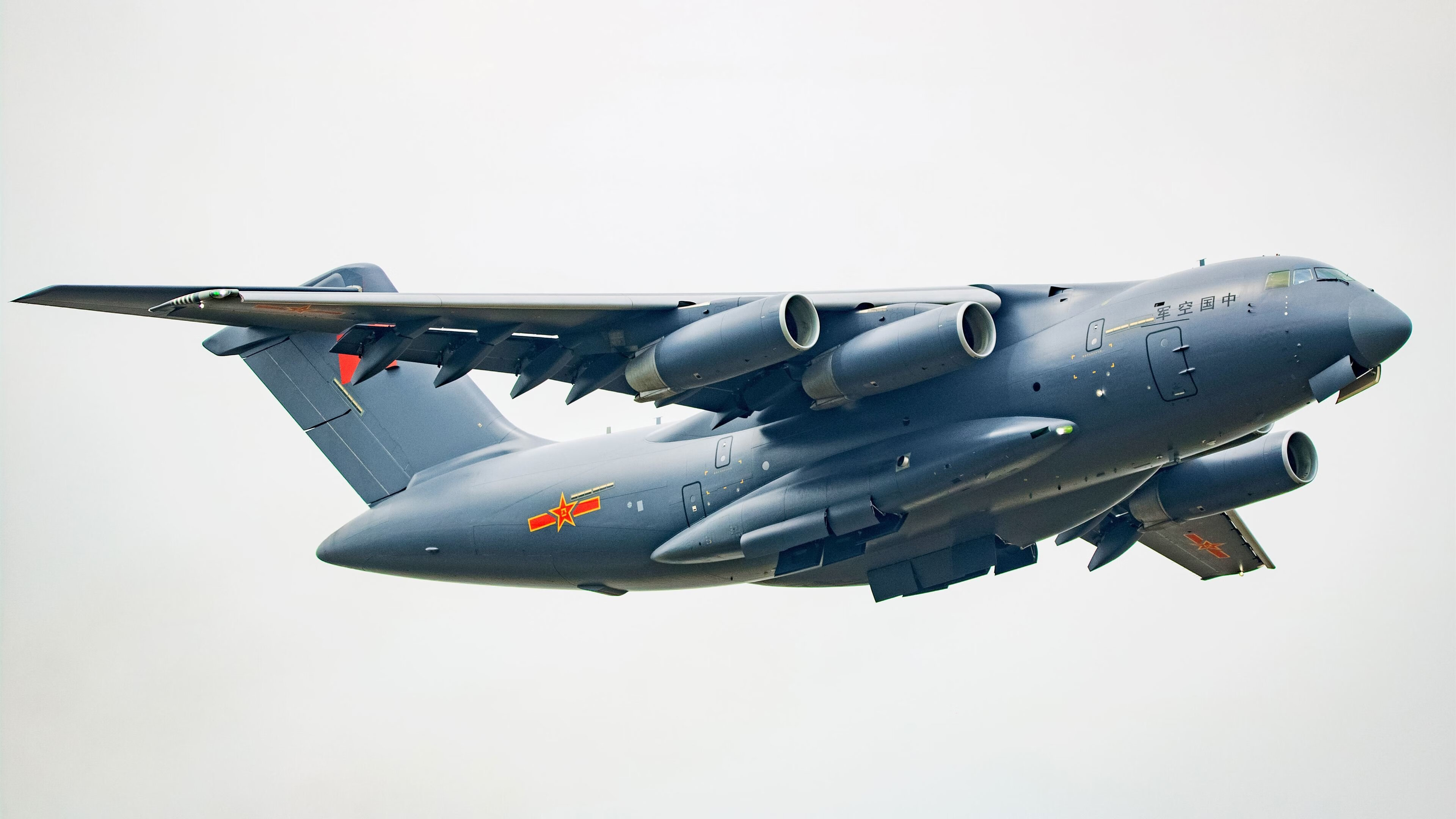 开云体育网页入口-史上“最硬核”防守：他连续多场封堵对手得分线，成为比赛中的“黑暗骑士”！